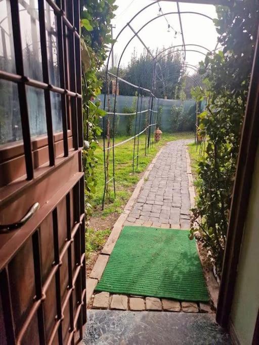 Appia Antica Giardino Parcheggio Fermata Bus 4 Ospiti Сasa de vacaciones *